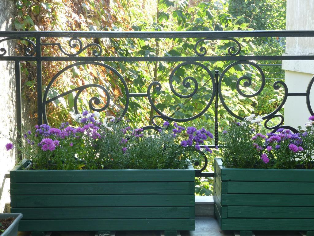 Les Versaillaises Versailles Luaran gambar