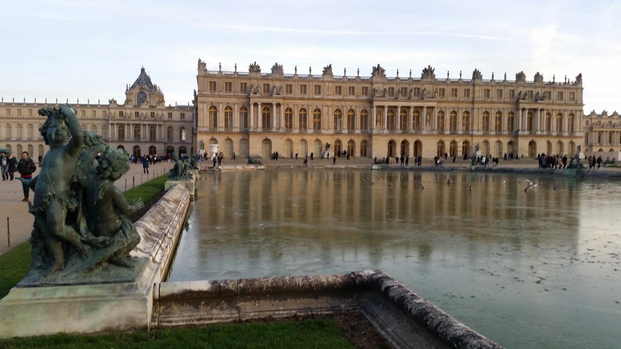 Les Versaillaises Versailles Luaran gambar