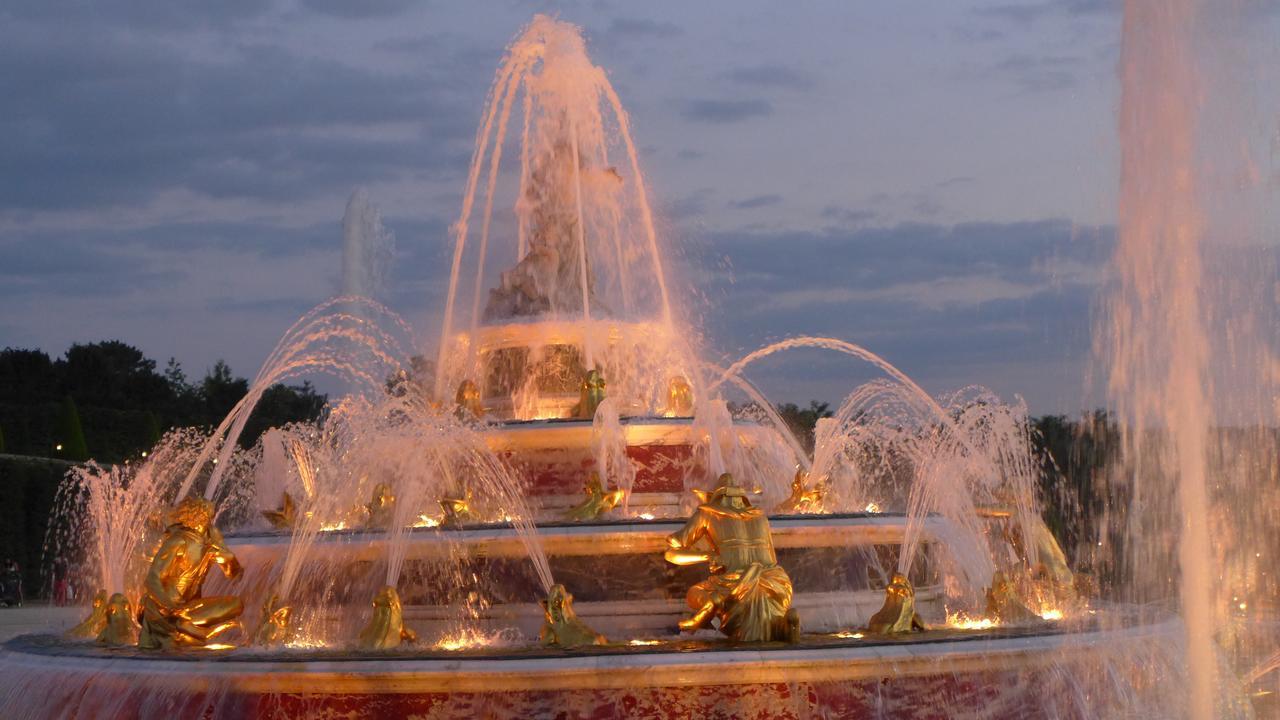 Les Versaillaises Versailles Luaran gambar